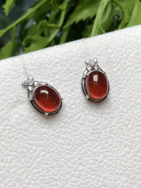 Anting-anting batu garnet alami yang terbuat dari perak 925, dengan ukuran 9 * 7mm, sudah termasuk pajak pengiriman.