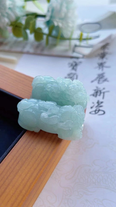 Liontin Pi Jadeite Alami & nbsp; Semua Segalanya Berjalan dengan Baik Bahan Pit Tua Bagian Bawah Halus dan Hangat & nbsp; Ukuran 3.4 * 1.5mm Sudah termasuk pajak pengiriman