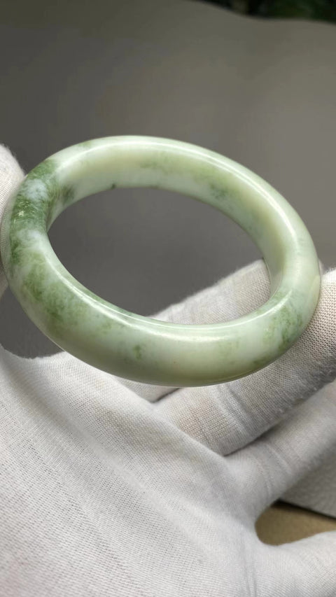 Gelang Cui Giok Minyak Tua Cui Giok Ukuran 55-57mm Ukuran 56.7mm Lebar Sisi 15mm Giok terbentuk secara alami Pola acak Termasuk ongkos kirim dan pajak.