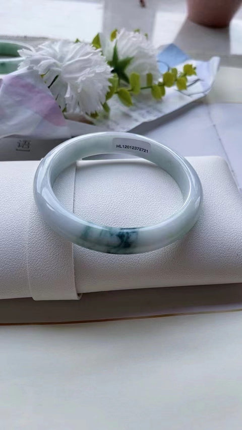 Gelang barang dari batu giok alami Batu giok bersih dan halus serta hangat Pola batu giok yang indah Ukuran 60mm Batu giok terjadi secara alami Pola acak & sudah termasuk pajak pengiriman