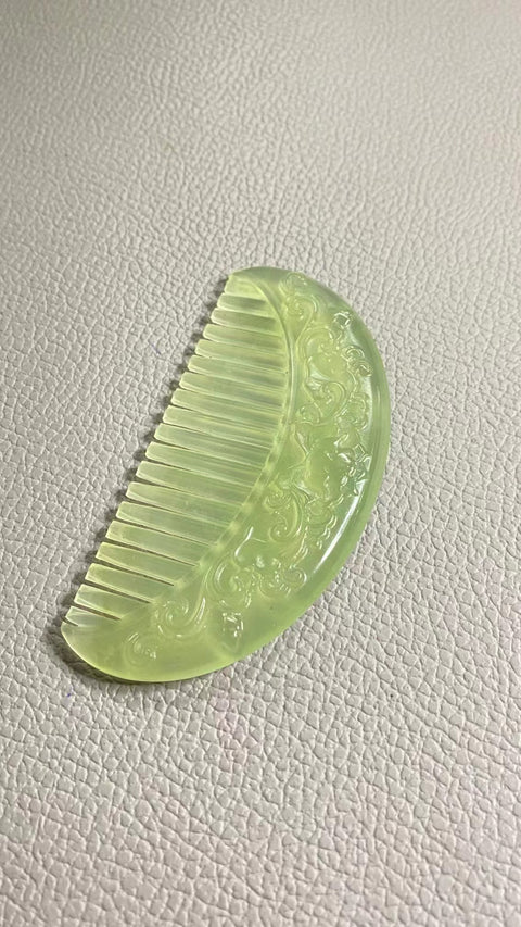Sisir Giok Giok Es Giok Hijau Cui Jade Alami bersih, halus dan hangat Ukuran 92 * 43.7mm Pengiriman dan pajak sudah termasuk.