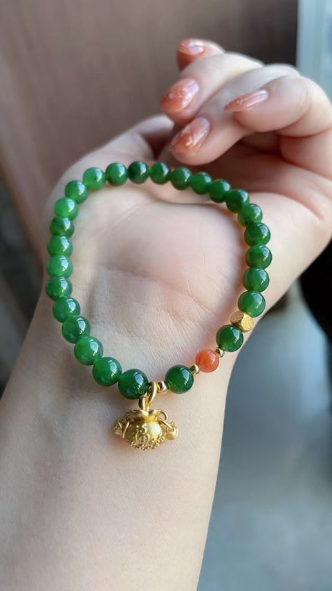 Gelang Jasper Alami dengan aksesoris cantik Ukuran 0.6cm Warna yang indah Sudah termasuk pajak pengiriman.