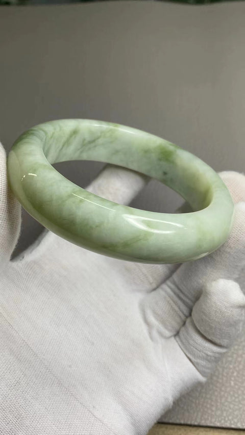 Gelang Giok Cui Alami Ukuran 61-63mm Ukuran 62.3mm Lebar Sisi 17.1mm Giok terbentuk secara alami Pola acak Sudah termasuk pajak pengiriman.