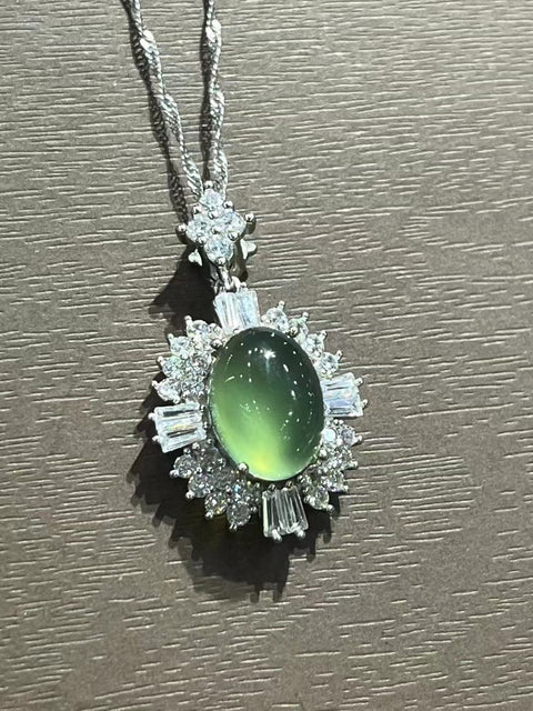 Kalung Giok Alami Ukuran 13 * 18mm Ditetapkan dalam 925 Perak Giok bersih dan halus Termasuk ongkos kirim dan pajak.