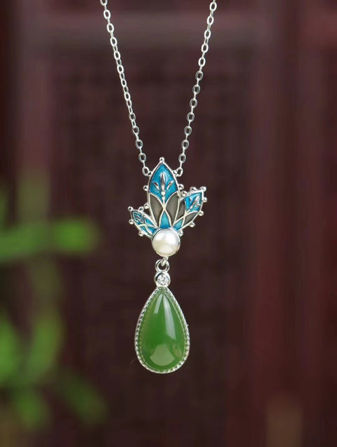 Kalung batu giok alami dengan mutiara, giok yang bersih dan halus, termasuk ongkos kirim dan pajak.
