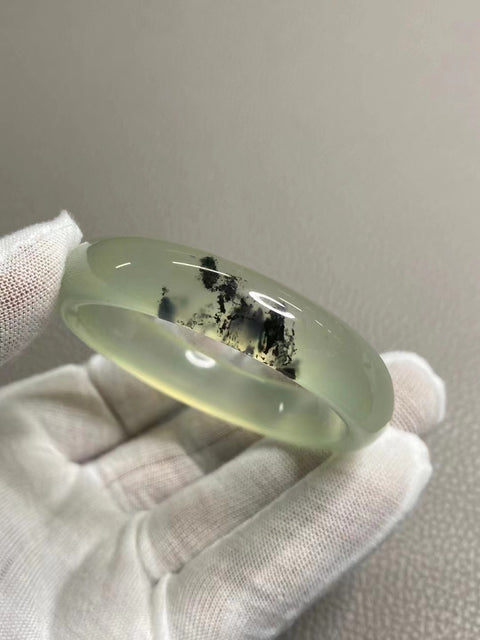 Gelang Tinta Giok Cui Alami di Atas Es Ukuran 49-51mm Ukuran 50.5mm Lebar Sisi 12mm Batu giok semuanya muncul secara alami Pola acak termasuk pajak pengiriman.