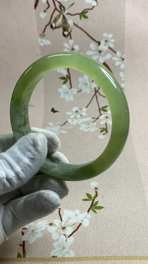 Gelang Topi Susu Titi Giok Hijau Cui Giok Alami Ukuran 64-66mm Ukuran 65.1mm Lebar Samping 13.9mm Giok semuanya terjadi secara alami Pola acak termasuk pajak pengiriman