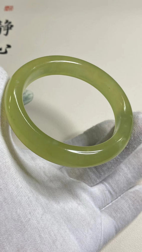 Gelang Kuning Mentega Ayam Giok Cui Giok Alami Ukuran 57-59mm Ukuran 58.7mm Sisi 12.6mm Batu giok terbentuk secara alami dan polanya acak Sudah termasuk ongkos kirim dan paj