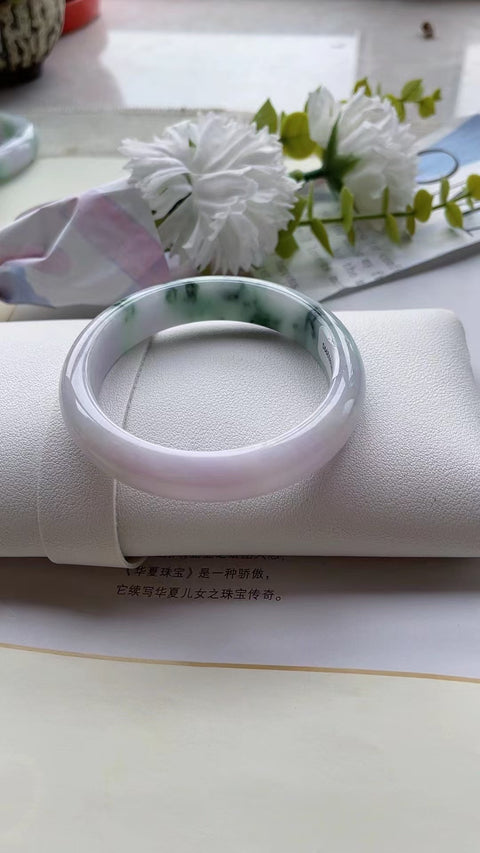 Gelang barang dari batu giok alami Bahan lubang tua Kepala air penuh dengan pola yang indah Ukuran 56mm Batu giok secara alami memiliki pola yang acak Termasuk pajak pengiriman