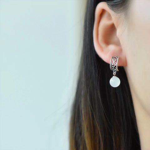 Anting Giok Giok Hetian Alami 925 Setting Perak Ukuran 8mm Giok bersih, halus dan hangat Sudah termasuk pajak pengiriman.