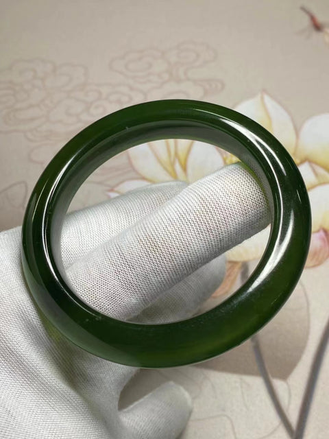 Gelang Hijau Penuh Giok Cui Fine Jade Ukuran 56-58mm Ukuran 57.3mm Lebar 12mm Giok terjadi secara alami Pola acak Termasuk pajak pengiriman.