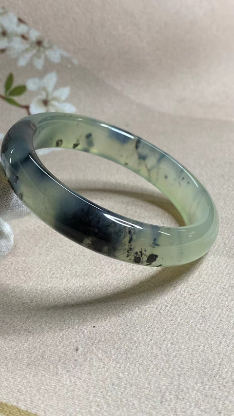 Gelang Tinta Giok Cui Alami di Atas Es Ukuran 55-57mm Ukuran 56.3mm Lebar Sisi 12.7mm Giok semuanya terjadi secara alami Pola acak Pajak Pengiriman Sudah Termasuk