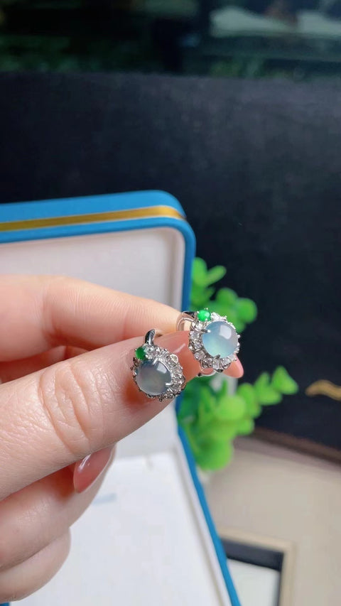 Anting-anting batu giok alami dengan pengaturan perak 925 super tembus pandang Ukuran 0,7 Tekstur halus Sudah termasuk ongkos kirim dan pajak.