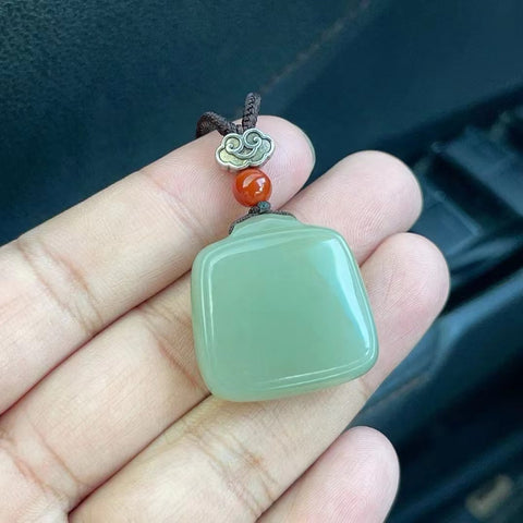 Liontin Perdamaian Giok Hetian Alami Kualitas luar biasa, warna yang indah, giok yang bersih dan halus, sudah termasuk ongkos kirim dan pajak.