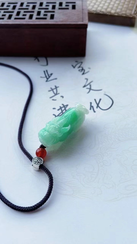 Liontin Berani Batu Giok Alami Bahan lubang tua Batu giok bersih dan halus kepala air hangat Ukuran 3.4 * 1.5 Sudah termasuk pajak pengiriman