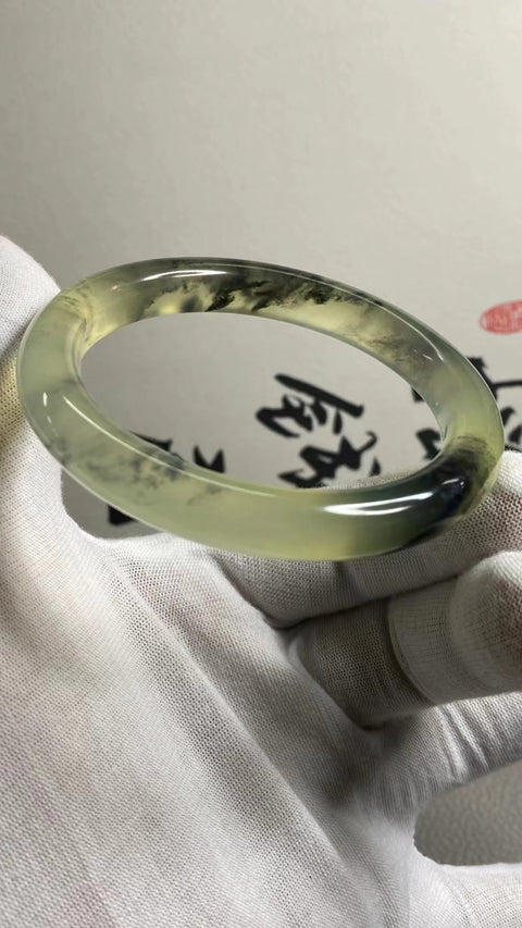 Gelang Tinta Giok Cui Alami di Atas Es Ukuran 56-58mm Ukuran 57.8mm Lebar Sisi 10mm Giok terjadi secara alami Pola acak Pengiriman dan pajak sudah termasuk.