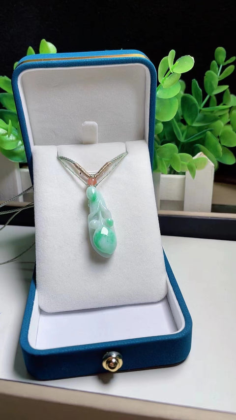 Liontin Batu Giok Alam Batu Giok Pit Tua bersih, halus dan hangat Ukuran 4.0 * 1.3 Sudah termasuk pajak pengiriman