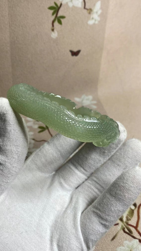 Gelang Bunga Berukir Giok Cui Alami Ukuran 61-63mm Ukuran 62.7mm Lebar Sisi 14mm Giok terjadi secara alami Pola acak termasuk pajak pengiriman