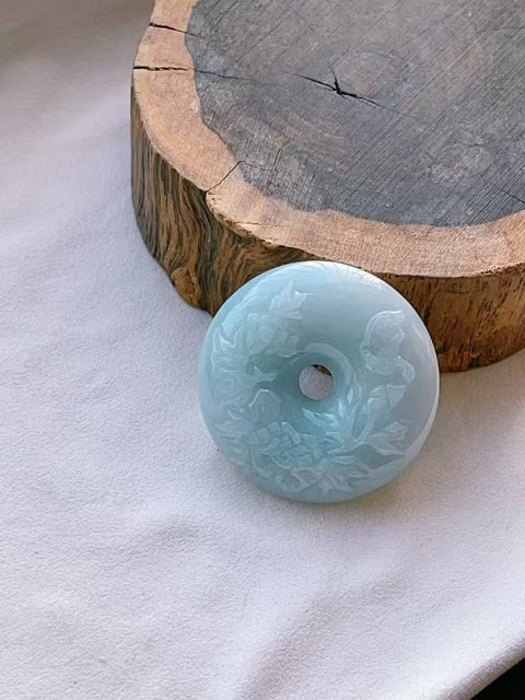 Batu giok alami liontin kancing perdamaian Batu giok halus dan hangat, penuh dengan kepala air Ukuran 41.5 * 41.5 * 12mm Diukir dengan tangan Termasuk ongkos kirim dan pajak
