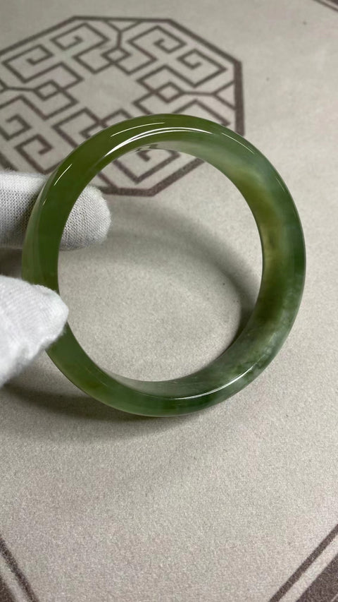 Gelang Air Biru Giok Cui Giok Alami Ukuran 64-66mm Ukuran 65.5mm Lebar Sisi 15.7mm Giok terjadi secara alami Pola acak Pajak pengiriman sudah termasuk.