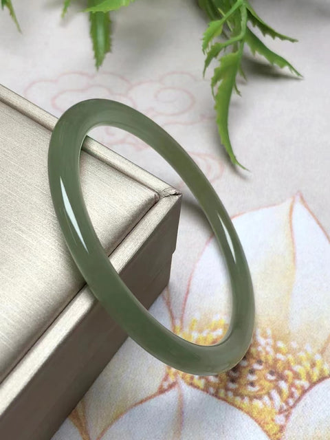 Gelang Strip Kecantikan Giok Hetian Alami Ukuran 53mm Giok ini bersih dan halus serta hangat; &nbsp;Giok adalah pola yang muncul secara alami secara acak; &nbsp;Termasuk Pajak Pengiriman