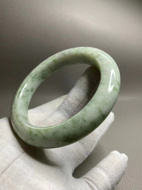 Gelang Cui Giok Minyak Cui Tua Ukuran 59-61mm Ukuran 60.2mm Lebar 12.8mm Giok terjadi secara alami Pola acak Termasuk pajak pengiriman.