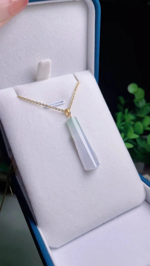 Kalung Jadeite Alami Pengaturan Emas 18k Bahan Pit Tua Ukuran 3.1 * 0.8mm Giok bersih, halus dan hangat Termasuk pajak pengiriman