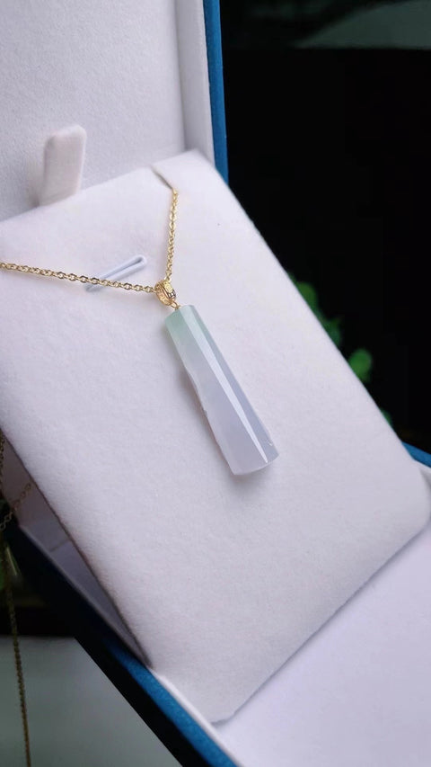 Kalung Jadeite Alami Pengaturan Emas 18k Bahan Pit Tua Ukuran 3.1 * 0.8mm Giok bersih, halus dan hangat Termasuk pajak pengiriman