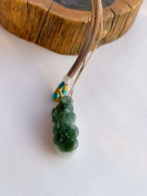 Liontin Pixi Jadeite a-barang-barang Alami Ukuran 30.3 * 13.5 * 14.7mm Buatan Tangan Termasuk Pajak Pengiriman