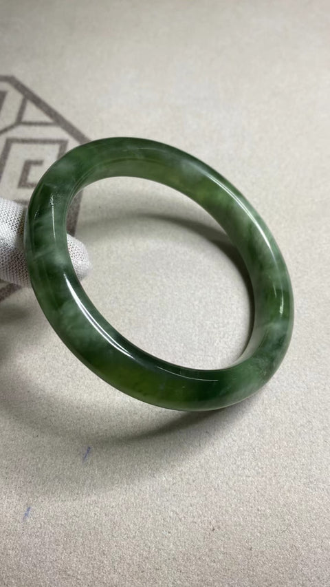 Gelang Giok Cui Giok Hijau Penuh Gelang Giok Terapung Ukuran 58-60mm Ukuran 59.5mm Lebar Samping 11.2mm Batu giok semuanya muncul secara alami Pola acak Termasuk ongkos kirim dan pajak.