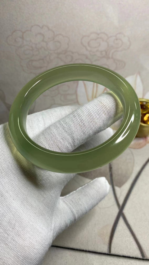 Gelang Hijau Es Giok Cui Giok Alami Ukuran 59-61mm Ukuran 60.5mm Lebar Sisi 12.5mm Giok terjadi secara alami Pola acak termasuk pajak pengiriman