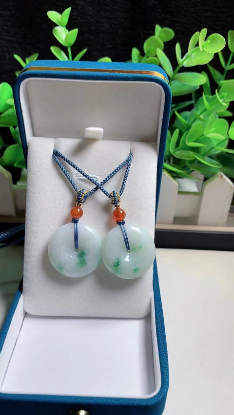 Giok Giok Perdamaian Jadeite Alami yang bersih, halus dan hangat Ukuran 2,6 mm Sudah termasuk pajak pengiriman.