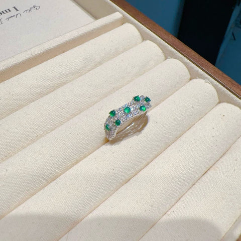 Cincin Bintang Jadeite Alami, terbuat dari perak 925, gioknya bersih, halus dan hangat, gayanya sangat indah dan ringkas, sudah termasuk pajak pengiriman.
