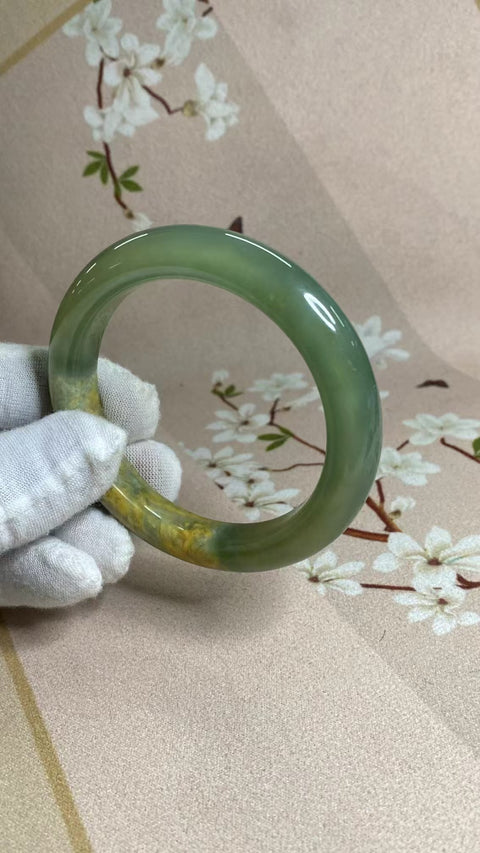 Gelang Giok Batu Giok Bunga Cui Giok Alami Ukuran 59-61mm Ukuran 60.2mm Lebar Sisi 12.2mm Batu giok terbentuk secara alami Pola acak Pengiriman dan pajak sudah termasuk.