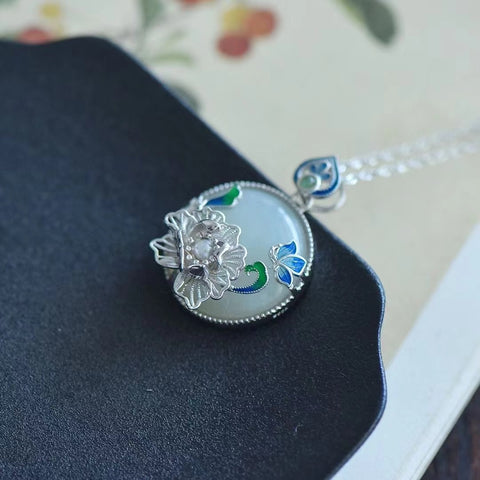 0091 Kalung Bunga Giok Hetian Alami 925 Perak Tatahan Giok bersih dan halus serta hangat Ukuran 20 * 20mm Sudah termasuk ongkos kirim dan pajak.