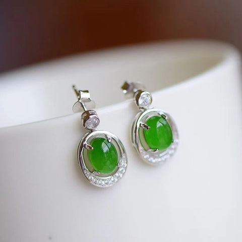 Anting Giok Hetian Alami 925 Pengaturan Perak Ukuran 6 * 8mm Giok bersih dan halus, hangat dan bergaya Termasuk pajak pengiriman.