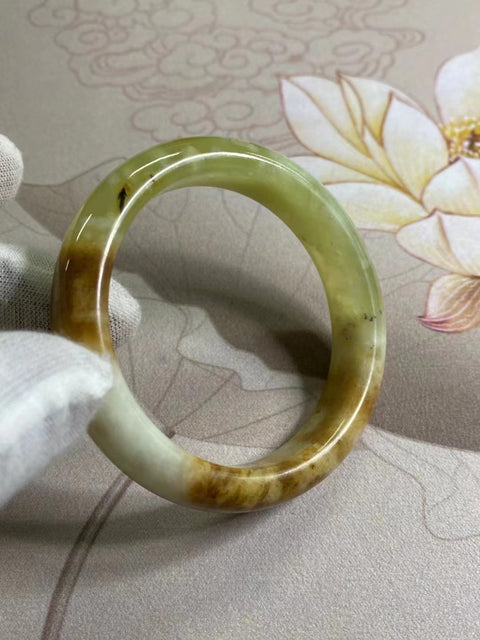 Gelang Giok Bunga Giok Cui Giok Alami Ukuran 56-58mm Ukuran 57.5mm Lebar Sisi 13.5mm Giok terjadi secara alami Pola acak Pengiriman dan pajak sudah termasuk.