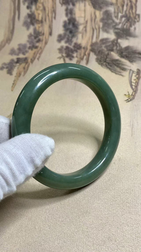 Gelang Air Biru Giok Bunga Giok Cui Halus Ukuran 60-62mm 61.5mm Lebar Tepi: 12.6mm Batu giok muncul secara alami Pola acak Pengiriman dan pajak sudah termasuk.