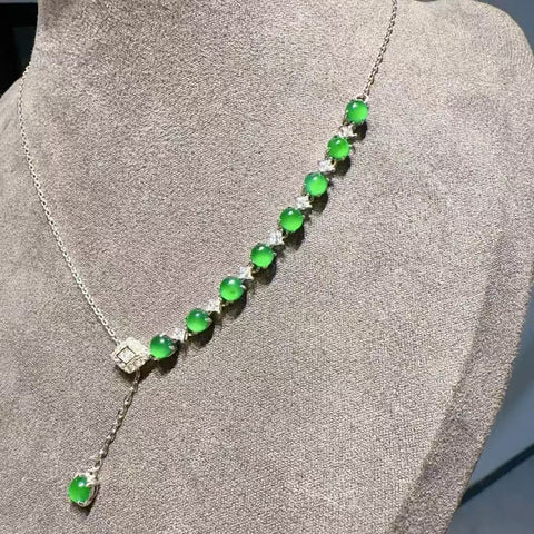 Kalung Jadeite Guatemala alami yang terbuat dari perak 925, ukuran batu giok sekitar 4mm, gaya yang indah, sudah termasuk pajak pengiriman.
