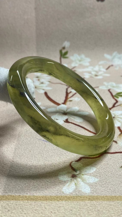 Gelang Lukisan Pemandangan Giok Cui Alami Ukuran 54-56mm Ukuran 55.5mm Lebar Sisi 10.7mm Giok terjadi secara alami Pola acak termasuk pajak pengiriman