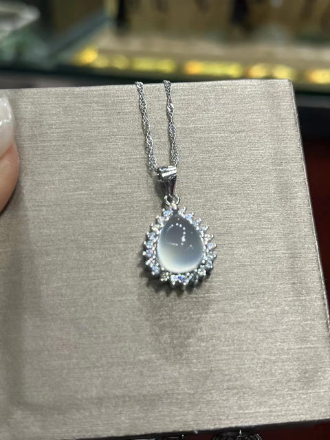 Kalung Giok Alami Ukuran 9 * 7mm Ditetapkan dalam 925 Perak Giok bersih dan halus Termasuk ongkos kirim dan pajak.