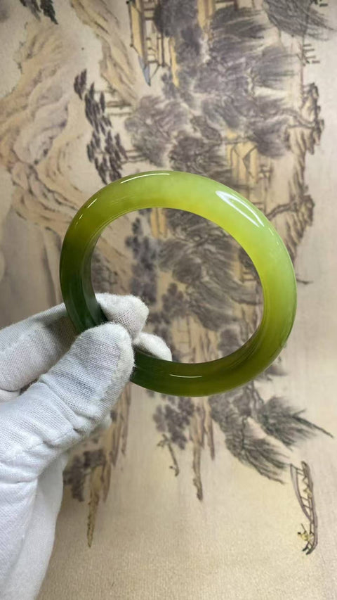 Gelang Air Biru Giok Bunga Giok Xiuyan yang Indah, Diameter dalam Super Biru: 61,5mm, lebar samping: 11mm, batu alam dihasilkan secara alami, polanya acak, termasuk pajak pengiriman