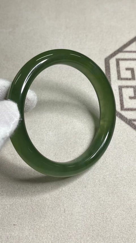 Gelang Gelang Milkcap Titi Giok Hijau Cui Giok Alami Ukuran 57-59mm Ukuran 58mm Lebar Sisi 11.5mm Giok terjadi secara alami Pola acak Pengiriman dan pajak sudah termasuk.