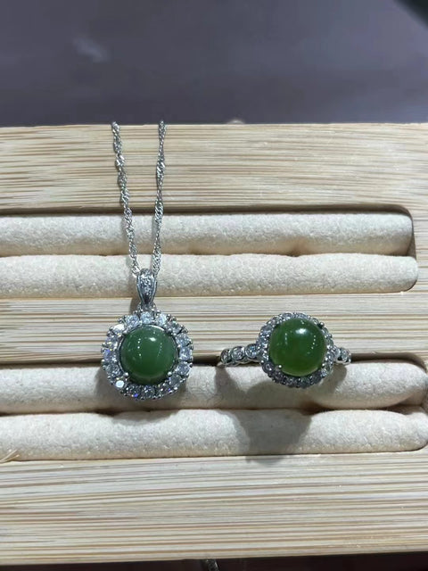 Set Cincin + Kalung Giok Rusia Alami Ukuran 8mm Giok bersih, halus, hangat dan indah.