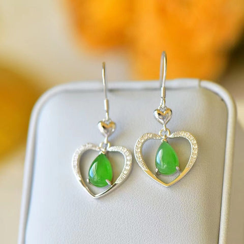 Anting Jasper Hati Alami Giok yang bersih, halus dan hangat Ukuran 6 * 9mm, penuh air, terbuat dari 925 perak Sudah termasuk pajak pengiriman.
