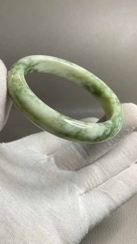 Gelang Cui Giok Minyak Cui Alami Ukuran 59-61mm Ukuran 60.5mm Lebar Sisi 12.6mm Giok terjadi secara alami Pola acak termasuk pajak pengiriman