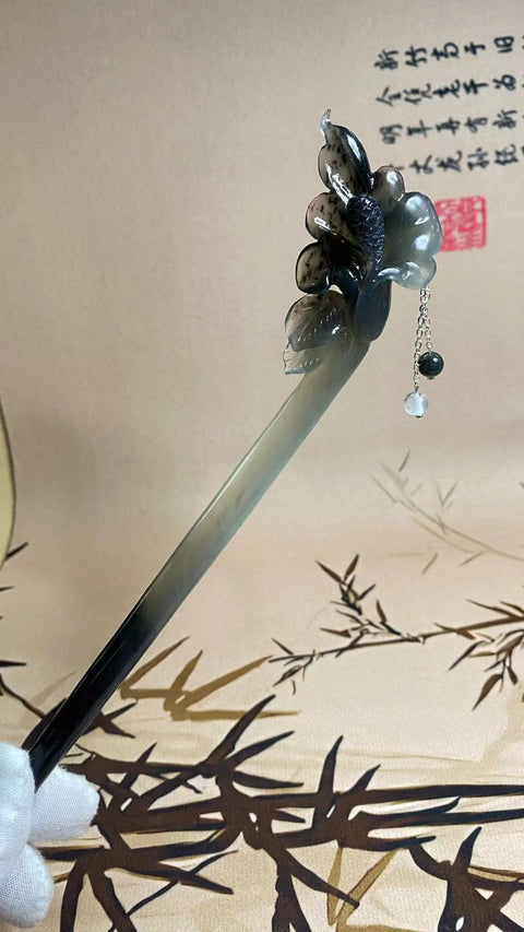 Jepit Rambut Giok Alami Ukuran 200mm Bermotif indah dan diukir dengan tangan Termasuk ongkos kirim dan pajak.