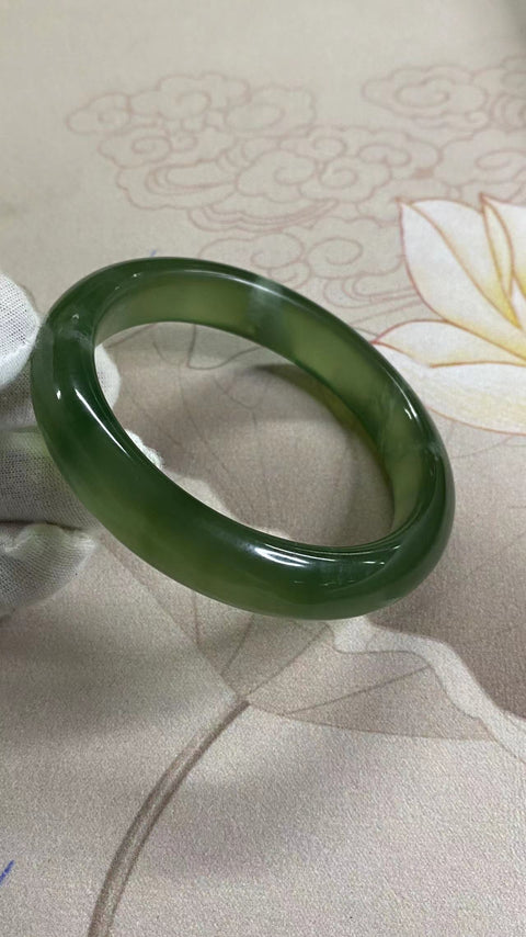Gelang giok halus, kaliber 60-62, lebar 13,5 mm, diameter akurat 61,9 mm, semua pola alami acak, sudah termasuk pajak pengiriman.