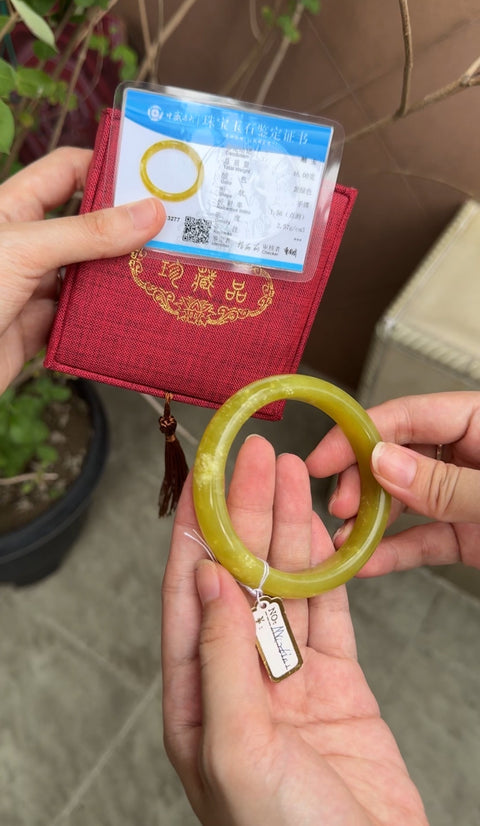 Gelang Bunga Emas Giok Cui Giok ini bersih, halus dan hangat Ukuran 58mm Giok ini terbentuk secara alami Polanya acak Beli ini untuk teman Anda di Indonesia Pengiriman cepat Pengiriman sudah termasuk ongkos kirim dan pajak!