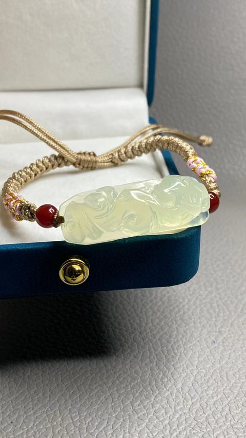 Gelang Giok Alami Ukuran 40 * 13mm Gaya Ukiran Tangan yang Dapat Disesuaikan Termasuk pajak pengiriman.